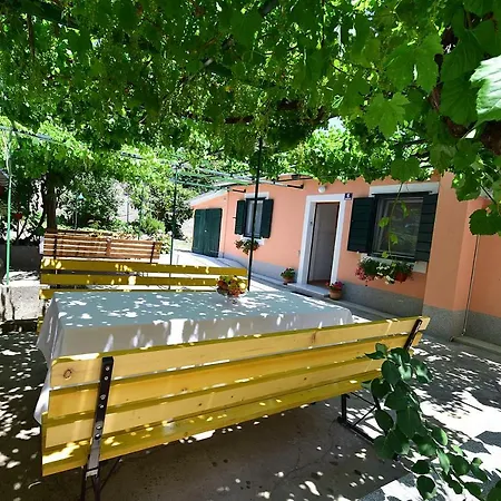 Apartment Odrina *
